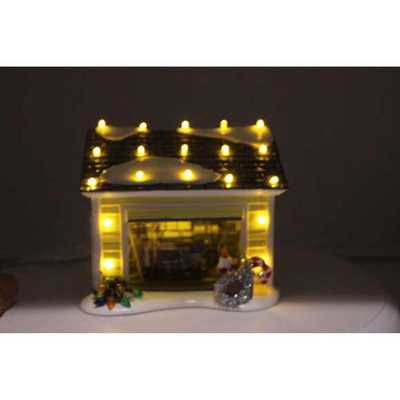 Dept 56 Snow Village - The Griswold Holiday Garage - Picture 7 of 7